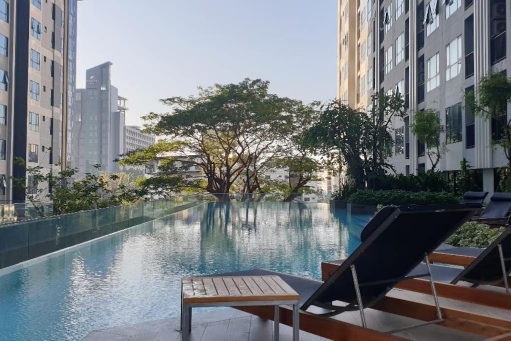 The Base Central Pattaya Quiet King-Bed With Infinity Pool & Free Netflix Exterior photo