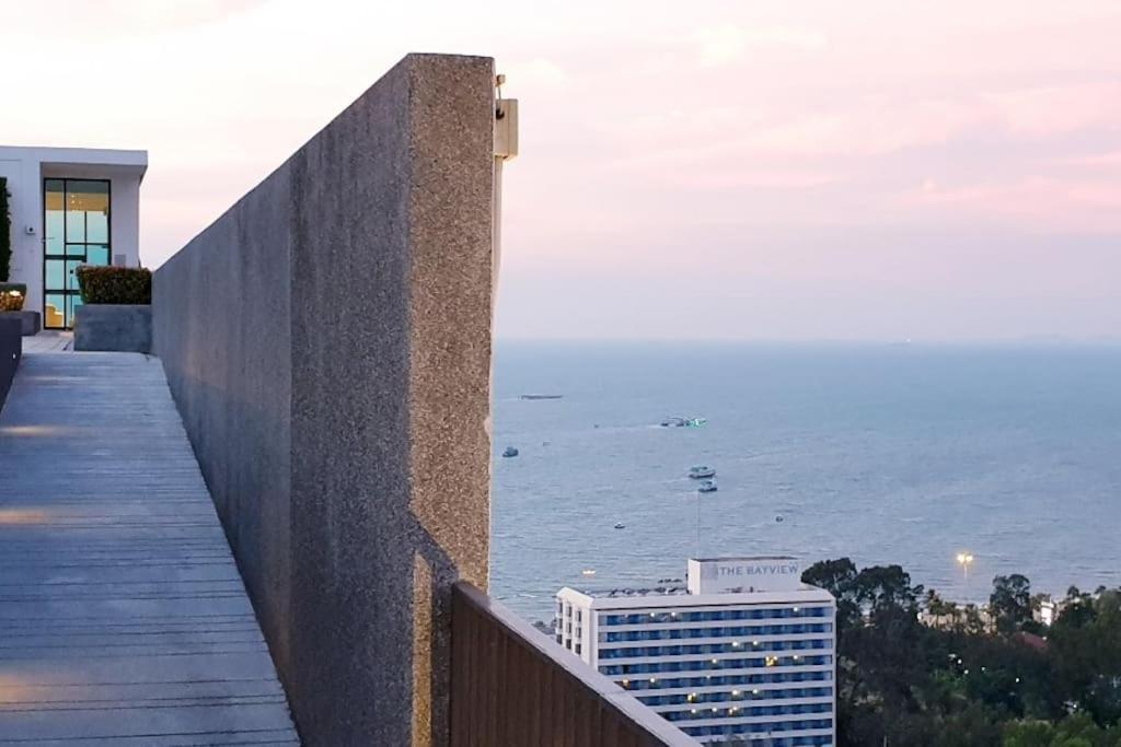 The Base Central Pattaya Quiet King-Bed With Infinity Pool & Free Netflix Exterior photo